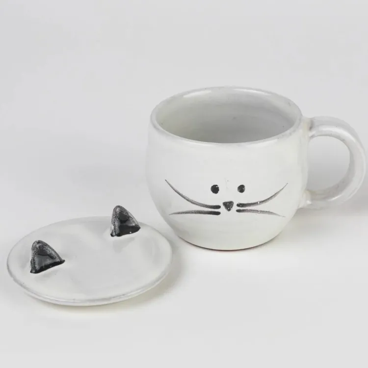 Fashion Cat Tea Mug with Lid Tabletop