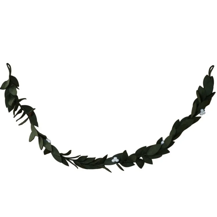 Fashion Felt Mistletoe Garland Garlands