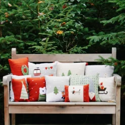 Fashion Green Wreath 10″ Pillow Pillows